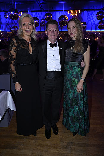 Saskia Greipl, US-Konsul, Christine Theiss : CSU Schwarz-Weiss Ball Münchner G'Schichten im Festsaal des Paulaner am Nockherberg am 21.01.2023 (©Foto: Petra Schönberger)